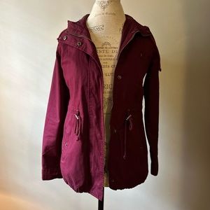 Women’s hooded anorak jacket, burgundy. Size small